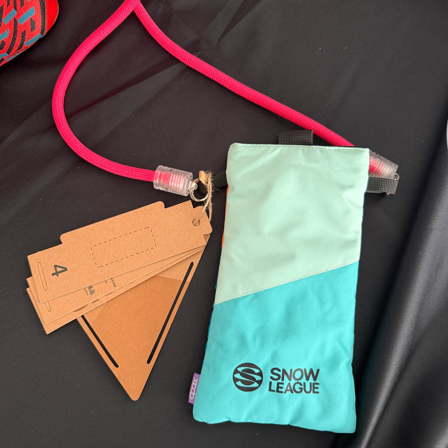SNOW LEAGUE INSULATED PHONE POUCH
